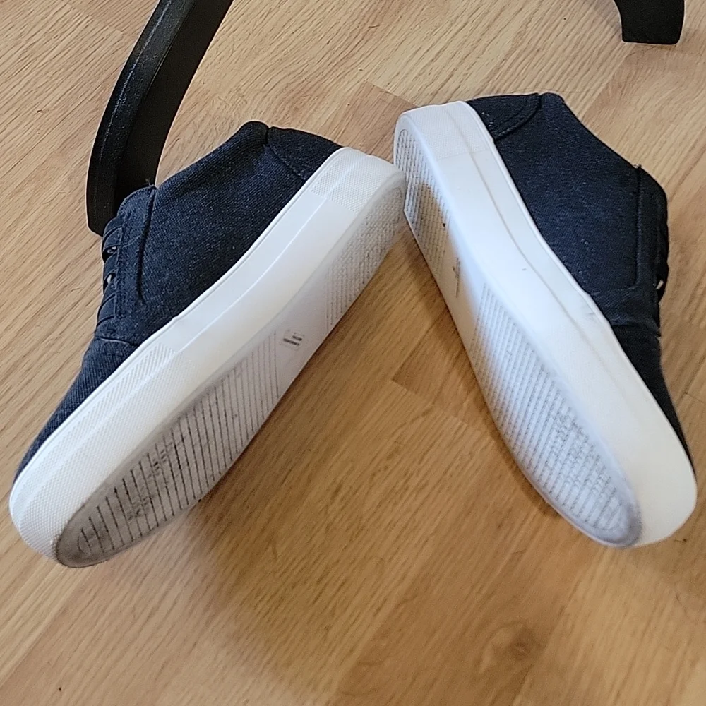 DV Canvas Sneakers - Picture 2 of 2